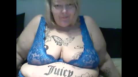 Snapshot of thickdarkangel chatting on 04.16.26 thickdarkangel online show from 04.16.26