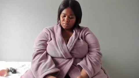 Snapshot of thickleeyanax chatting on 01.15.25 thickleeyanax online show from 01.15.25