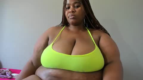 Snapshot of thickleeyanax chatting on 02.21.25 thickleeyanax online show from 02.21.25