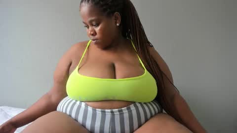Snapshot of thickleeyanax chatting on 03.07.25 thickleeyanax online show from 03.07.25
