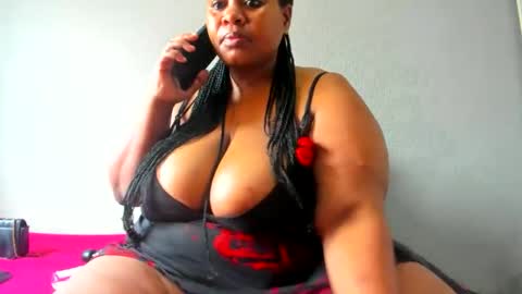 Snapshot of thickleeyanax chatting on 09.30.25 thickleeyanax online show from 09.30.25