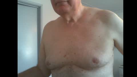 Snapshot of thickmelnik chatting on 01.05.25 James online show from 01.05.25