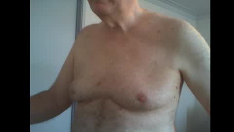 Snapshot of thickmelnik chatting on 03.10.25 James online show from 03.10.25