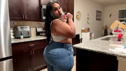 Snapshot of thickmorena chatting on 10.05.25 thickmorena online show from 10.05.25