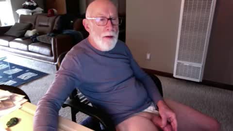 Snapshot of thickmorninwood chatting on 05.13.26 thickmorninwood online show from 05.13.26