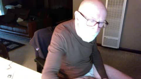 Snapshot of thickmorninwood chatting on 06.23.26 thickmorninwood online show from 06.23.26
