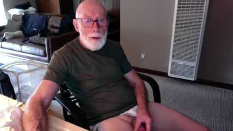 Snapshot of thickmorninwood chatting on 06.26.26 thickmorninwood online show from 06.26.26