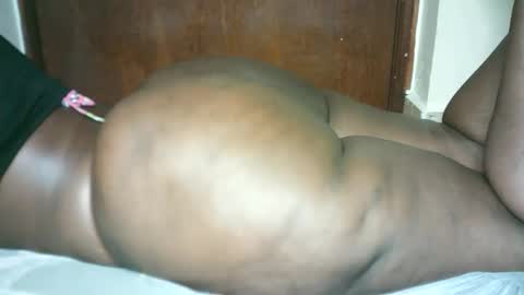 Snapshot of thickybabe_05 chatting on 03.04.25 thickybabe_05 online show from 03.04.25