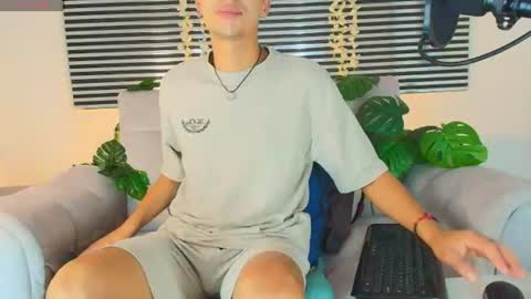 Snapshot of thiiagosaeenz chatting on 06.18.26 Thiago Saenzz online show from 06.18.26