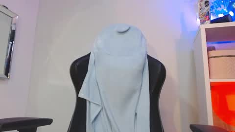 Snapshot of thin33 chatting on 12.14.24 sara online show from 12.14.24