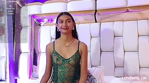 Snapshot of thin_eva chatting on 01.24.25 Eva online show from 01.24.25