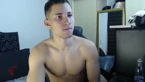 Snapshot of thin_tommy11 chatting on 01.07.25 thin_tommy11 online show from 01.07.25