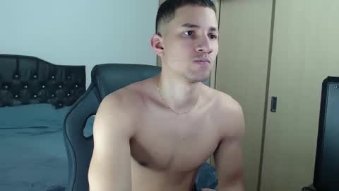 Snapshot of thin_tommy11 chatting on 01.15.25 thin_tommy11 online show from 01.15.25