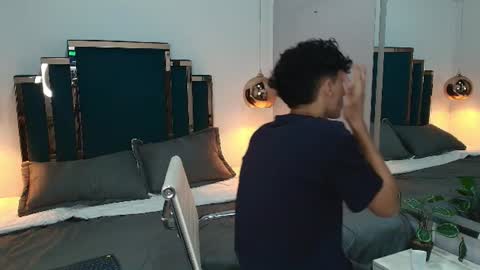 Snapshot of thom_amees chatting on 08.05.26 thom_amees online show from 08.05.26