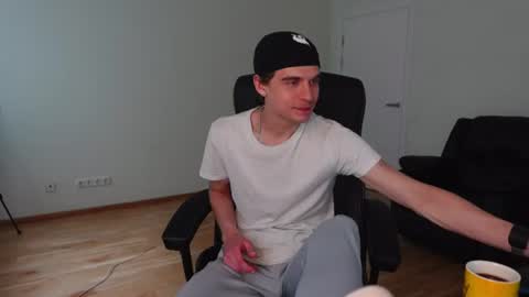 Snapshot of thomas_brons chatting on 06.18.26 THOMAS BRONS online show from 06.18.26