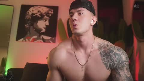 Snapshot of thomas_falcon1 chatting on 12.19.25 Thomas Falcon online show from 12.19.25