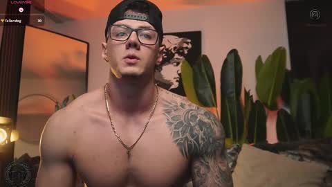 Snapshot of thomas_falcon1 chatting on 01.08.26 Thomas Falcon online show from 01.08.26