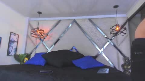 ---Thomas--- online show from 02.19.25