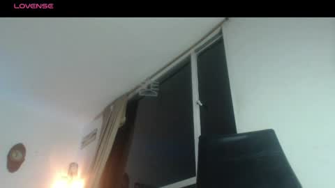 Snapshot of thomasjons chatting on 04.28.26 thomasjons online show from 04.28.26