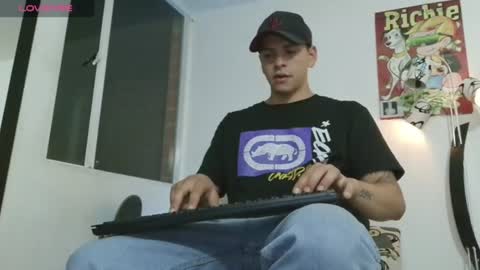 Snapshot of thomasjons chatting on 06.14.26 thomasjons online show from 06.14.26