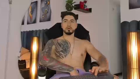 Snapshot of thomasmarzo1 chatting on 09.26.25 sweetfit boy online show from 09.26.25