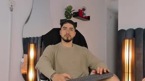 Snapshot of thomasmarzo1 chatting on 10.08.25 sweetfit boy online show from 10.08.25