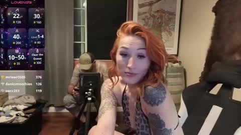 Snapshot of thornsandhoney chatting on 07.25.26 thornsandhoney online show from 07.25.26