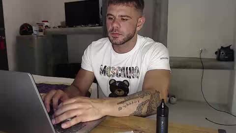 Snapshot of thybautsenses chatting on 09.17.25 thybautsenses online show from 09.17.25