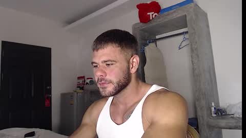 Snapshot of thybautsenses chatting on 09.29.25 thybautsenses online show from 09.29.25