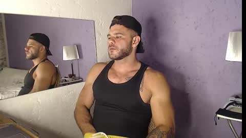 Snapshot of thybautsenses chatting on 10.04.25 thybautsenses online show from 10.04.25