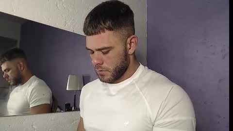 Snapshot of thybautsenses chatting on 10.17.25 thybautsenses online show from 10.17.25