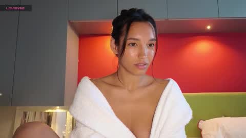 tia_j online show from 09.18.25