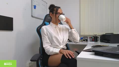 tia_j online show from 10.06.25