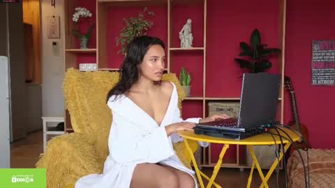 tia_j online show from 11.10.25