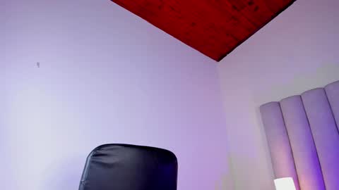 Snapshot of tiana_cinnamon chatting on 12.17.24 TIANA  online show from 12.17.24