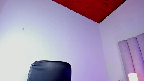 Snapshot of tiana_cinnamon chatting on 12.19.24 TIANA  online show from 12.19.24