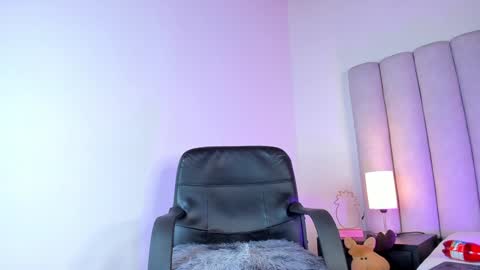 Snapshot of tiana_cinnamon chatting on 12.29.24 TIANA  online show from 12.29.24