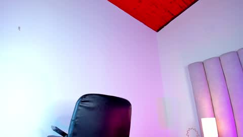 Snapshot of tiana_cinnamon chatting on 12.31.24 TIANA  online show from 12.31.24