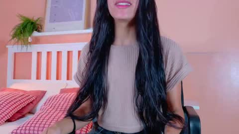 Snapshot of tiana_cinnamon chatting on 09.23.25 TIANA  online show from 09.23.25