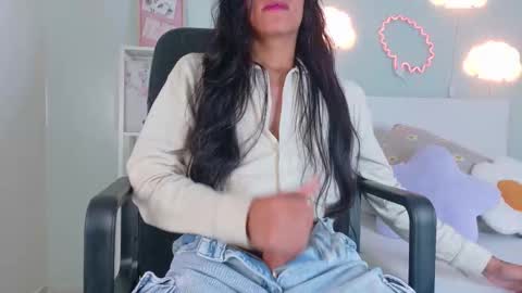 Snapshot of tiana_cinnamon chatting on 10.16.25 TIANA  online show from 10.16.25