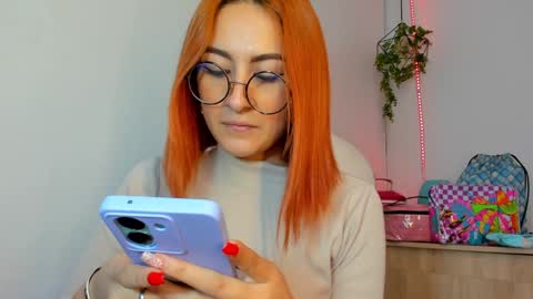 Snapshot of tiarha_ chatting on 12.11.24 Tiarha online show from 12.11.24