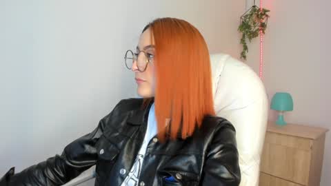 Snapshot of tiarha_ chatting on 12.23.24 Tiarha online show from 12.23.24
