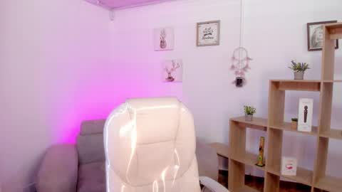 Snapshot of tiarha_ chatting on 02.18.25 Tiarha online show from 02.18.25