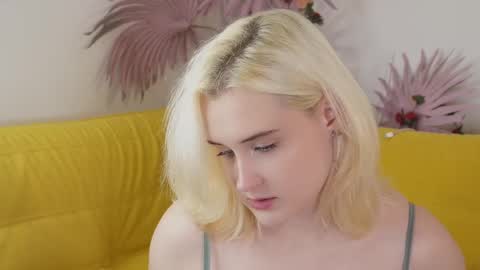 Snapshot of tiffanyjons chatting on 10.29.25 tiffanyjons online show from 10.29.25