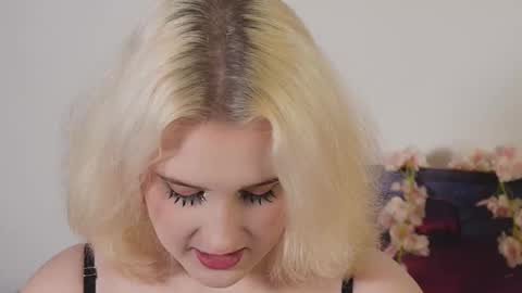 Snapshot of tiffanyjons chatting on 11.16.25 tiffanyjons online show from 11.16.25