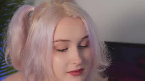 Snapshot of tiffanyjons chatting on 11.23.25 tiffanyjons online show from 11.23.25