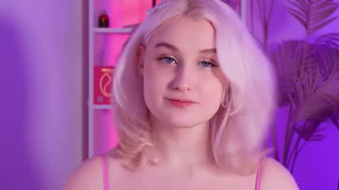 Snapshot of tiffanyjons chatting on 11.26.25 tiffanyjons online show from 11.26.25