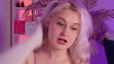 Snapshot of tiffanyjons chatting on 12.21.25 tiffanyjons online show from 12.21.25