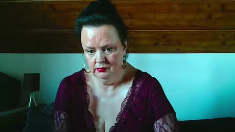 TiffanyMature online show from 11.22.25