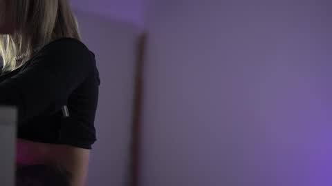 Snapshot of tiffanymaze chatting on 10.11.25 Ilaria online show from 10.11.25